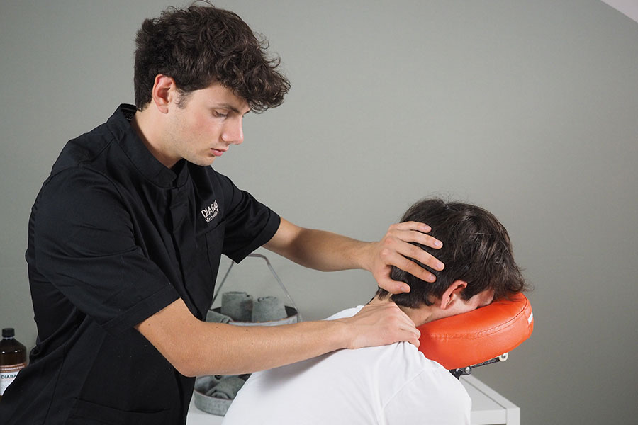 corso massaggio riconosciuto massaggio su sedia ergonomica