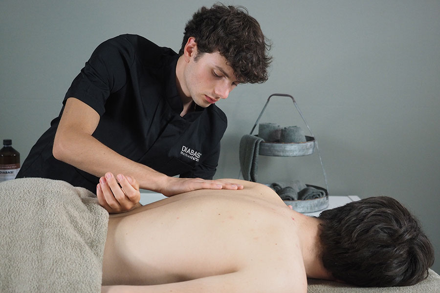 Corso massaggio massoterapia spalla e arti superiori.. Corsi di massaggio riconosciuti. Scuola di massaggio Diabasi