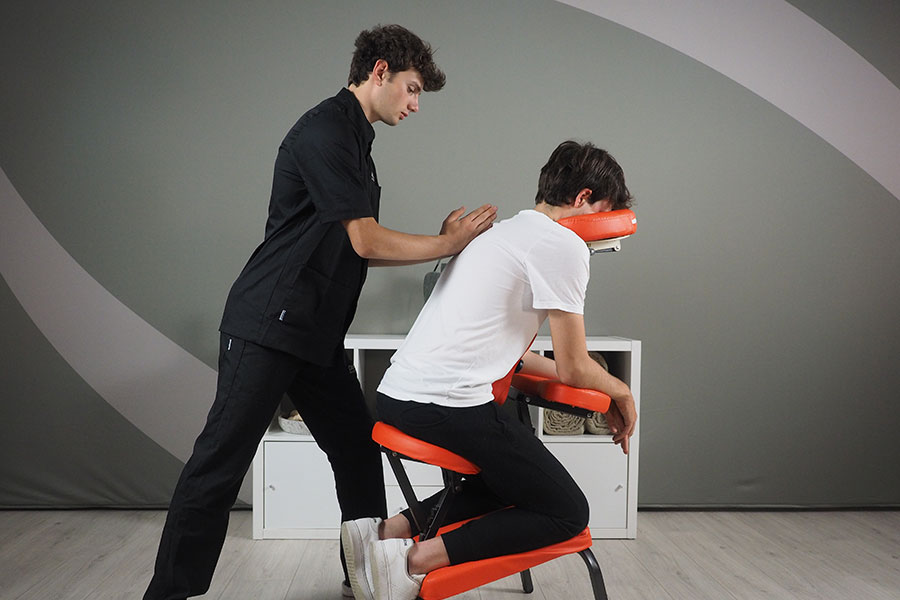 corso-massaggio-sedia-ergonomica- Scuola di Massaggio Diabasi