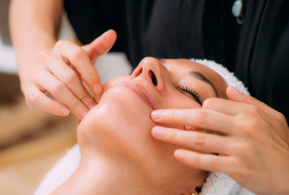 Massaggio Antiage: 4 segreti beauty tra Oriente e Occidente