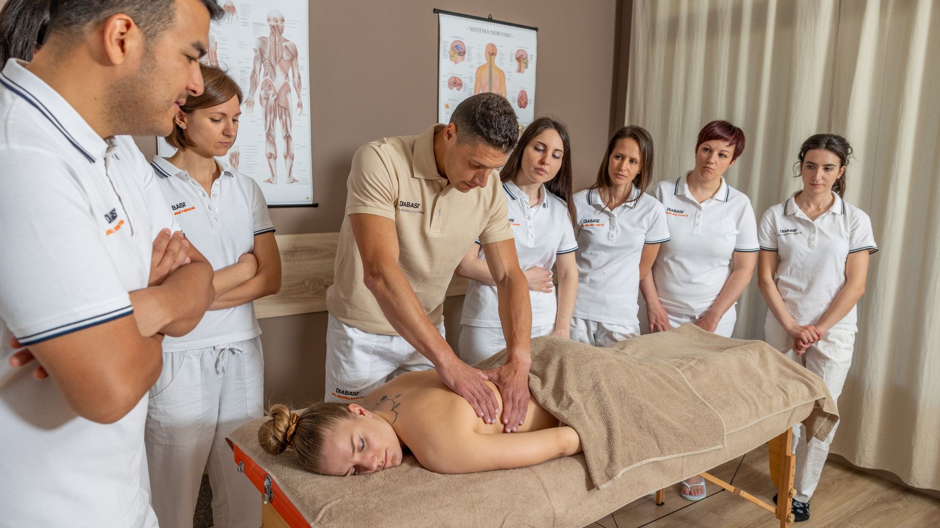 corso-massaggio-riconosciuto-base-svedese-strumenti-massaggiatore Corso di Formazione