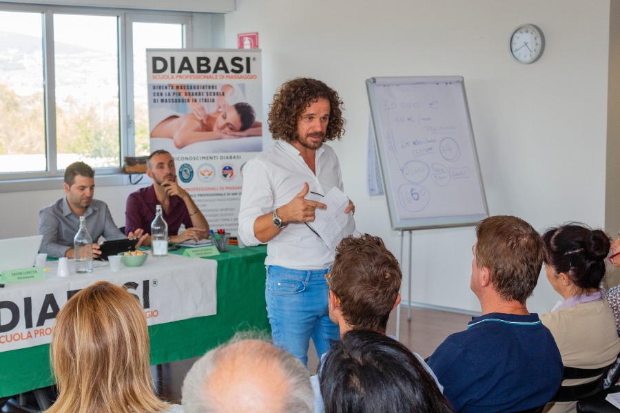 PARTECIPA ALL’OPEN DAY ONLINE DIABASI® E SCOPRI I 4 PILASTRI PER TRASFORMARE LA TUA VITA DIVENTANDO UN MASSAGGIATORE PROFESSIONISTA PARTECIPA ALL’OPEN DAY ONLINE DIABASI® E SCOPRI I 4 PILASTRI PER TRASFORMARE LA TUA VITA DIVENTANDO UN MASSAGGIATORE PROFESSIONISTA