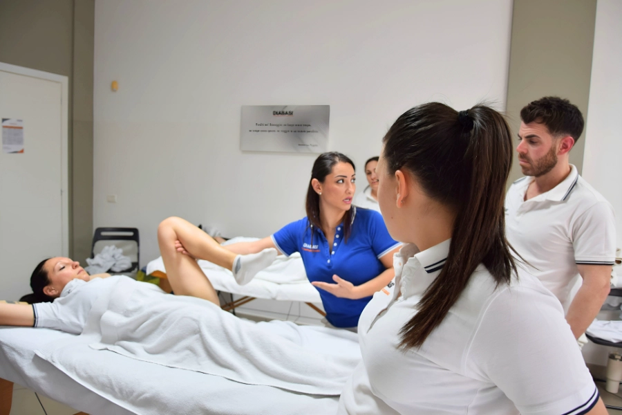 I Massaggiatori Professionali DIABASI® hanno instancabilmente supportato gli atleti durante la “Swimtheisland Golfo dell'Isola”