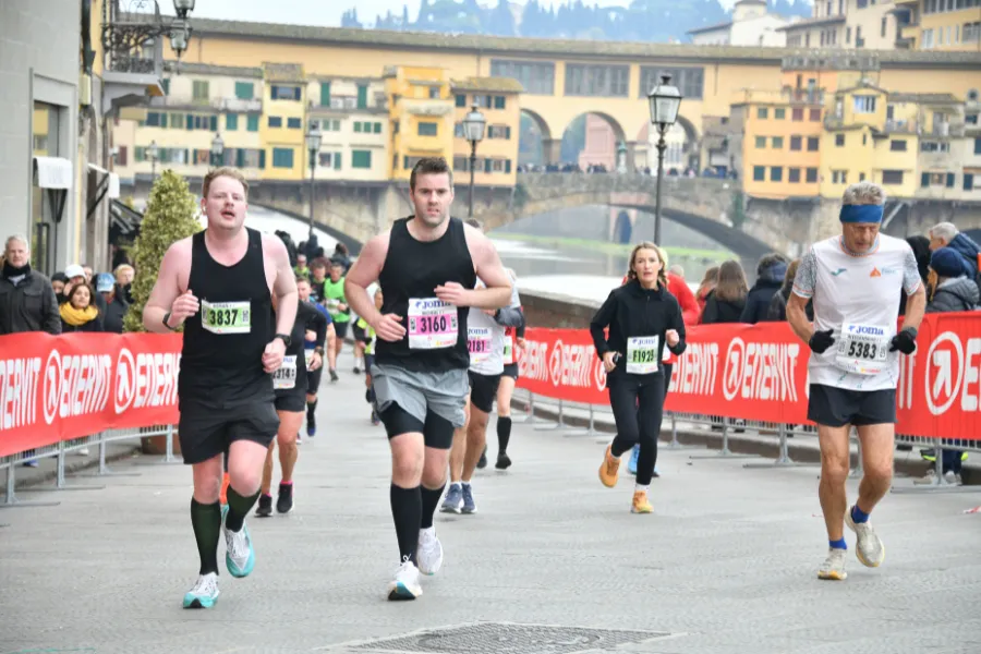 MASSAGGIA ALLA MARATONA DI NAPOLI 2025