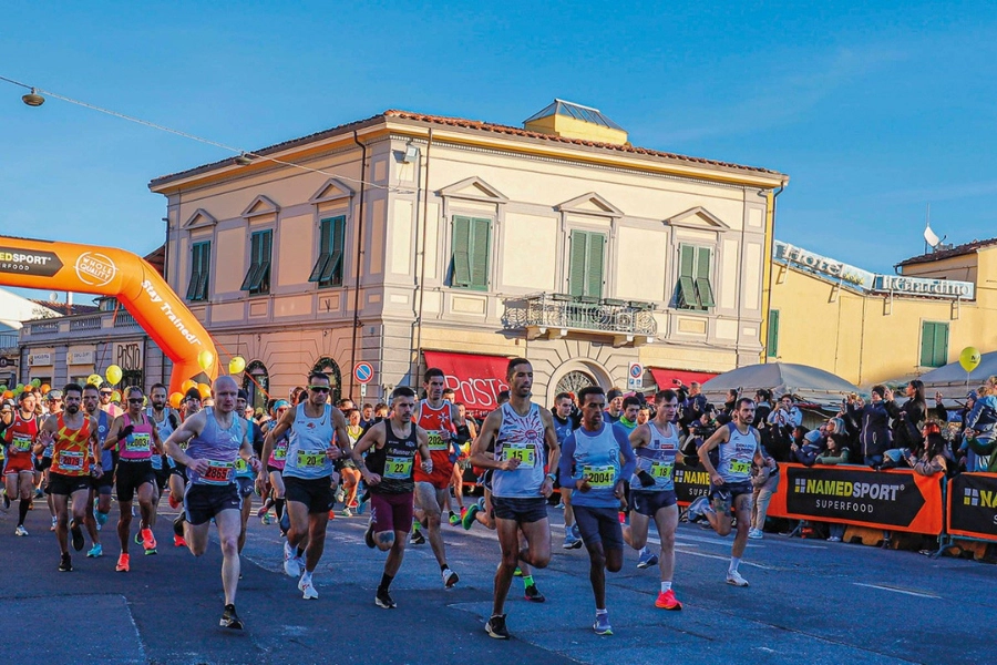 Partenza Maratona di Pisa 2025. La Scuola di Massaggio Diabasi sarà presente per i massaggi pre e post-gara.