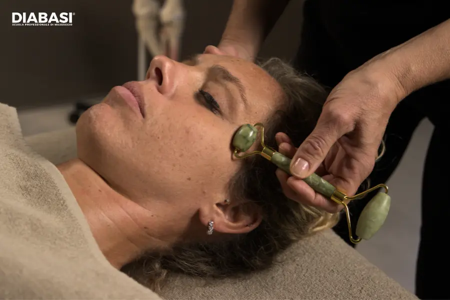 Massaggio Viso Lifting: cos’è, come funziona e i segreti del Biolifting manuale