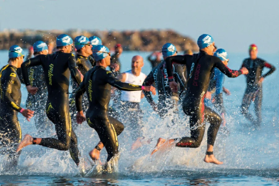 Massaggiatori DIABASI® durante il tirocinio pratico allo SWIMTHEISLAND Golfo dell’Isola – evento sportivo di nuoto e benessere